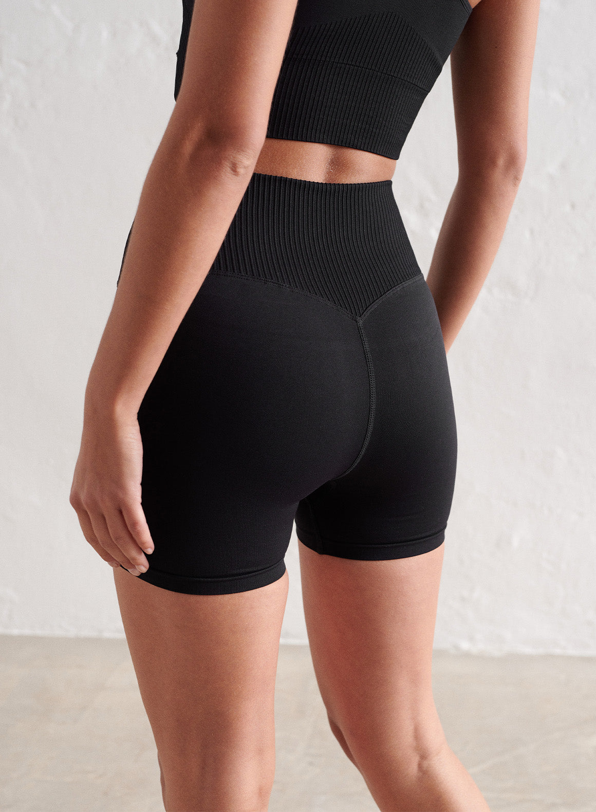 Co Activewear - BLACK LIMITLESS SEAMLESS MIDI BIKER SHORTS fourth image