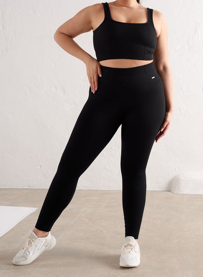 [The model wears size L and is 177 cm.]