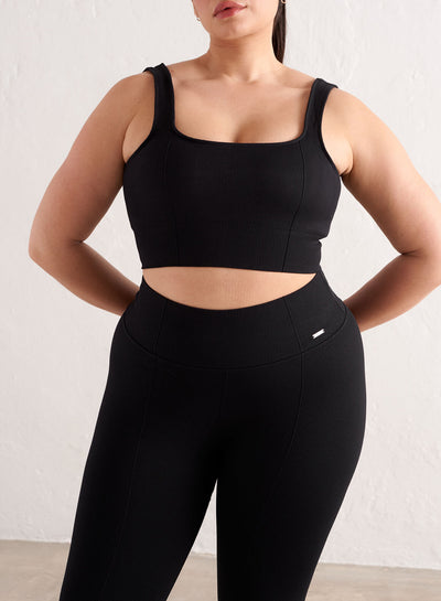 [The model wears size L and is 177 cm.]