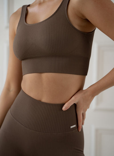 [The model wears size S and is 175 cm.]