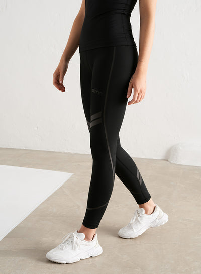 [The model wears size S and is 175 cm.]
