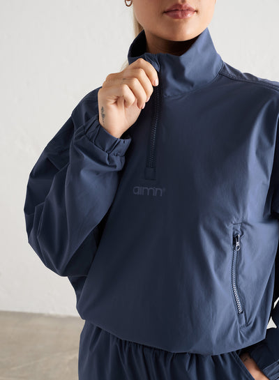 [The model wears size S and is 175 cm.]